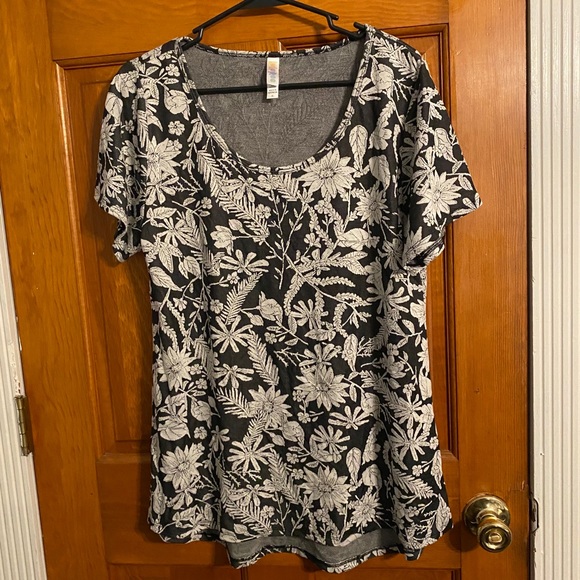 Lularoe classic tee floral black and white - Picture 1 of 3